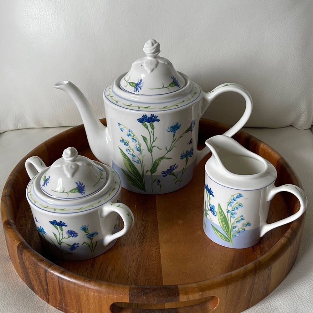 Laura Ashley Tea set (Cornflower)